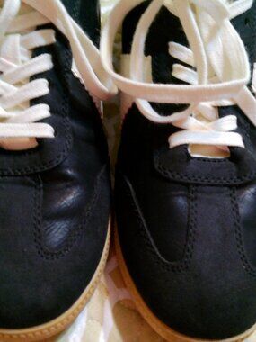 MIA BLACK SNEAKER WITH TAN SOLES SIZE 8 GOOD CONDITION